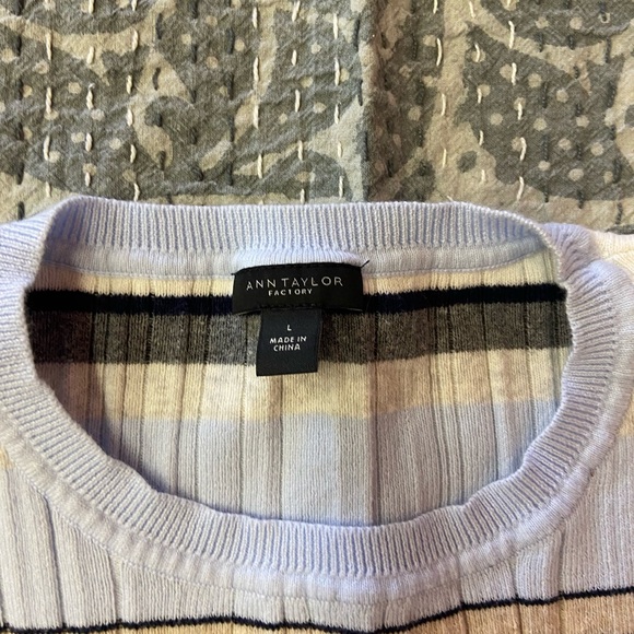 Ann Taylor Factory Top - Picture 3 of 3